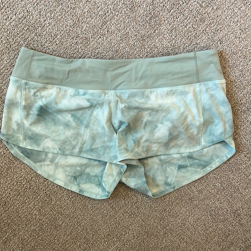 RARE NEVER WORN LULULEMON SHORTS